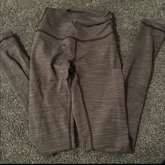 lululemon purple stripped wunder under leggings size 2 - Picture 4 of 4